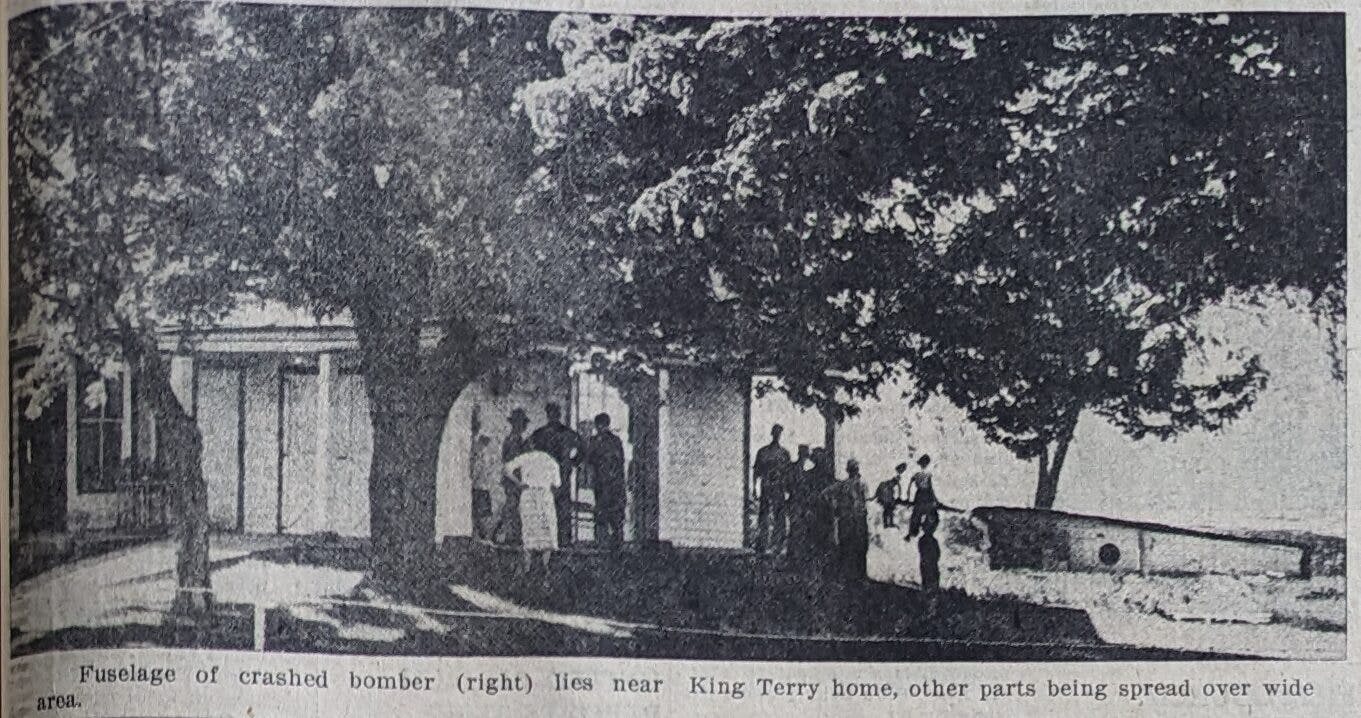 <p>Bomber crash at King Terry home (Picton Gazette, 11 June 1954)</p>
